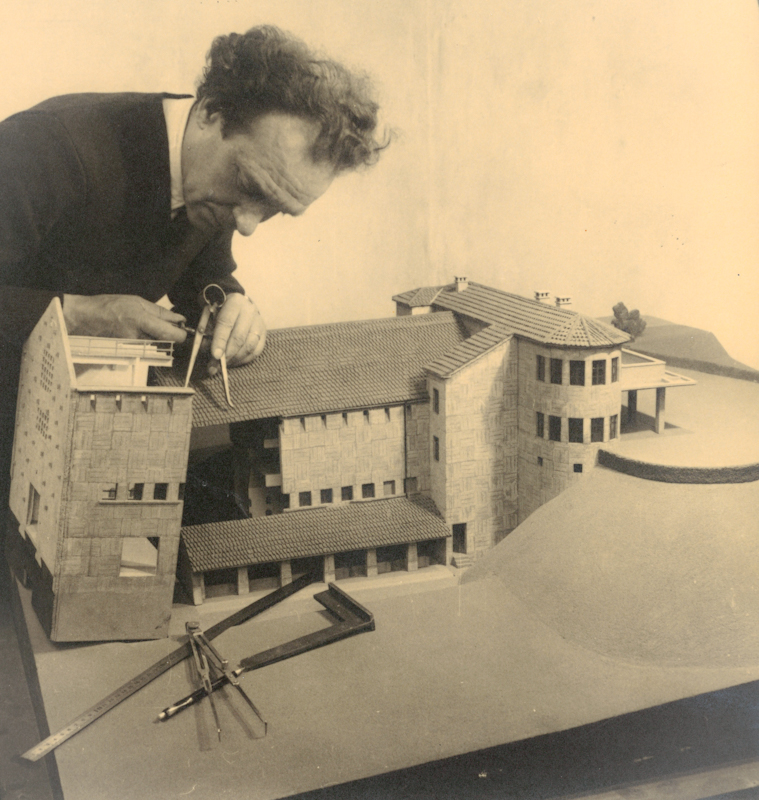 André Ducaroy l'un des premiers fabricants de maquettes professionnels
